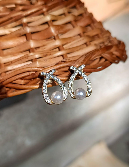 Curved Pearl Studs - ZareefJewellery