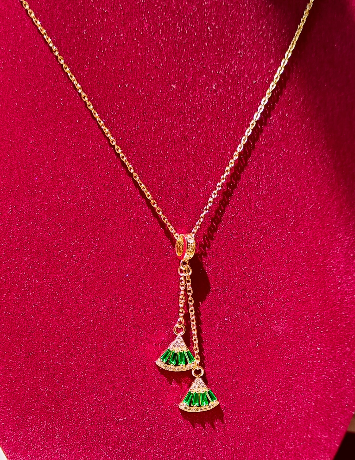 Classic Emerald Green Stone Golden Anti Tarnish Everyday Necklace Chain